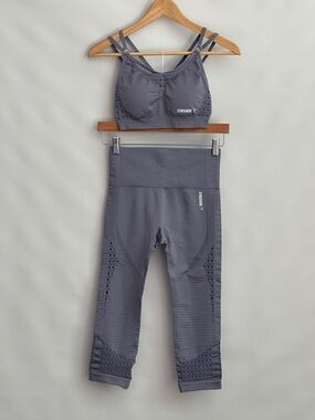 Gymshark Energy Seamless Sports Bra (S) & Crop Leggings (S) Set in Lavender